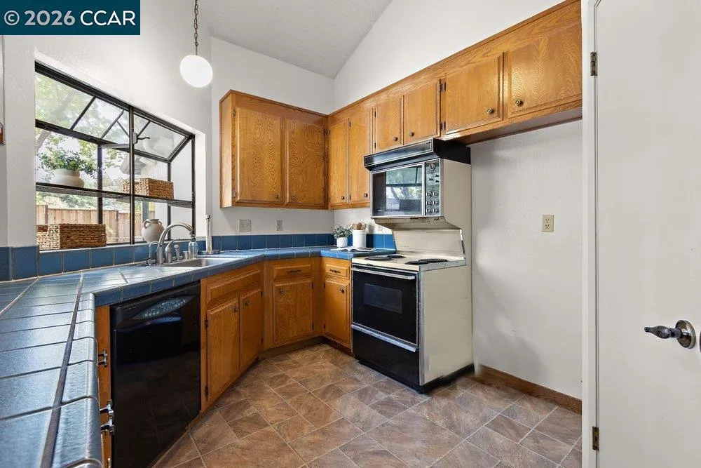 395 Marti Marie Dr Martinez, CA 94553