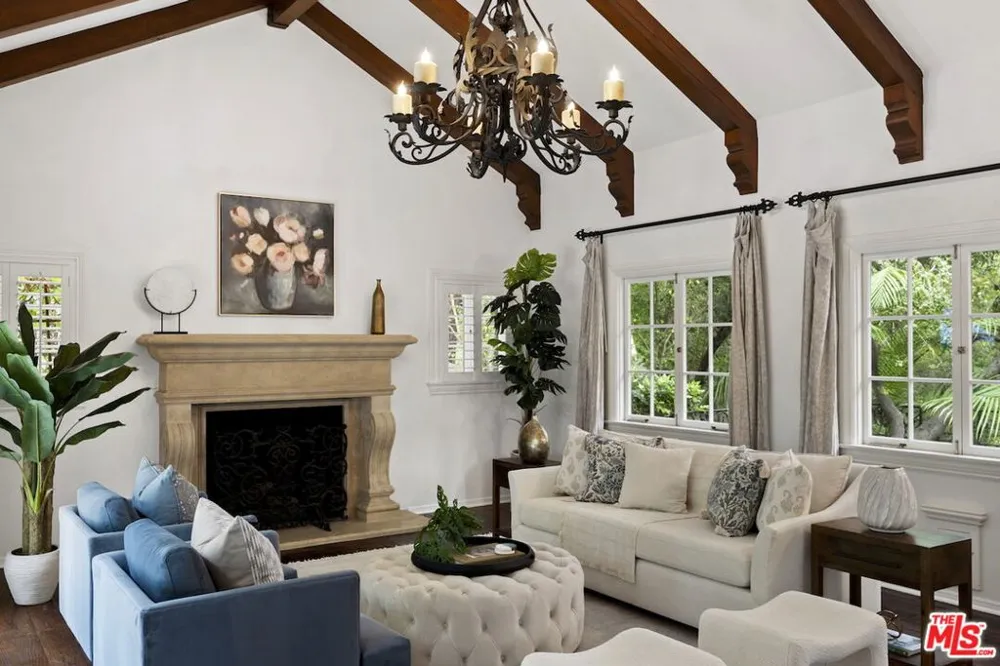 15938 Valley Vista Boulevard Encino, CA 91436