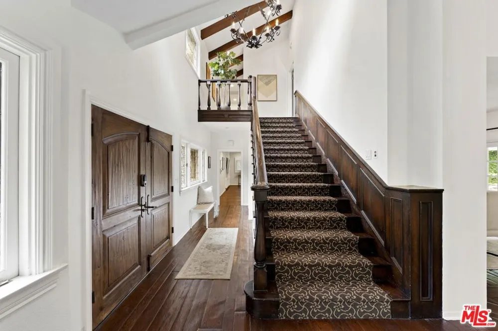 15938 Valley Vista Boulevard Encino, CA 91436