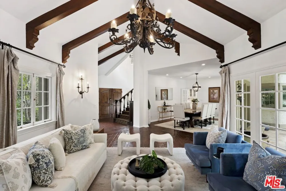 15938 Valley Vista Boulevard Encino, CA 91436