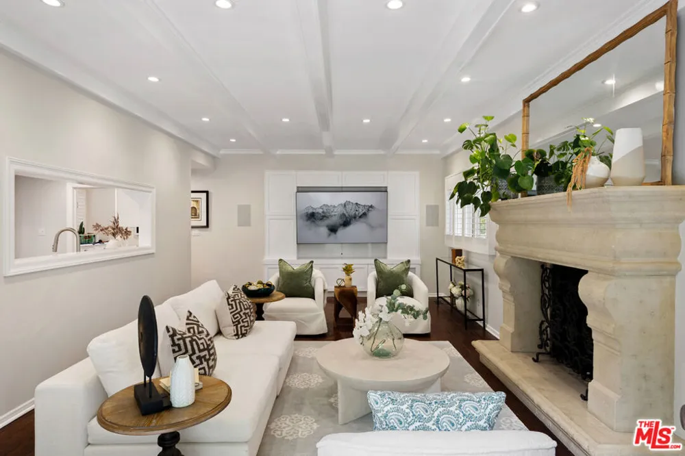15938 Valley Vista Boulevard Encino, CA 91436