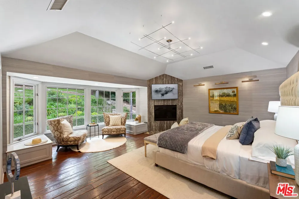 15938 Valley Vista Boulevard Encino, CA 91436