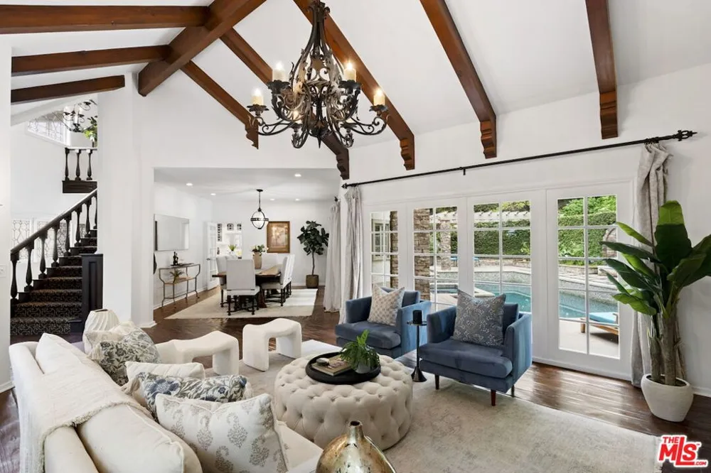 15938 Valley Vista Boulevard Encino, CA 91436
