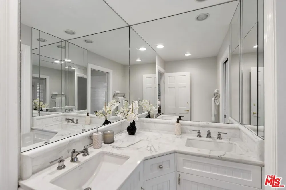 15938 Valley Vista Boulevard Encino, CA 91436