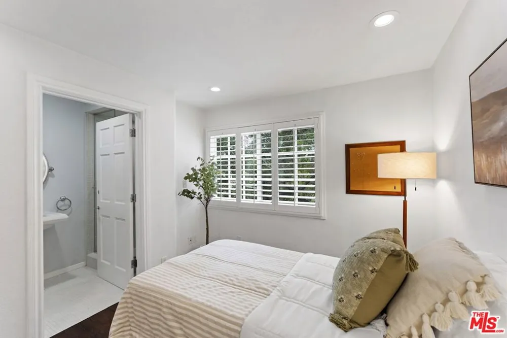 15938 Valley Vista Boulevard Encino, CA 91436