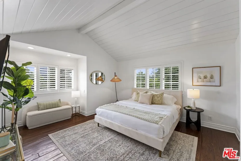 15938 Valley Vista Boulevard Encino, CA 91436
