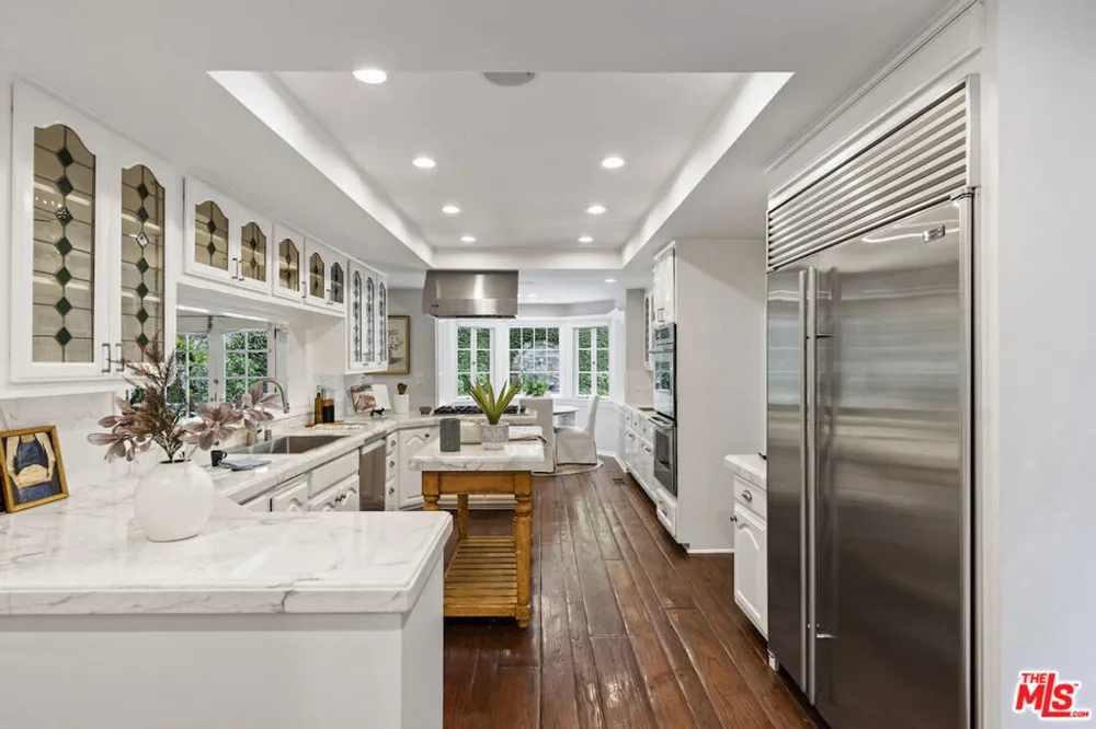 15938 Valley Vista Boulevard Los Angeles, CA 91436