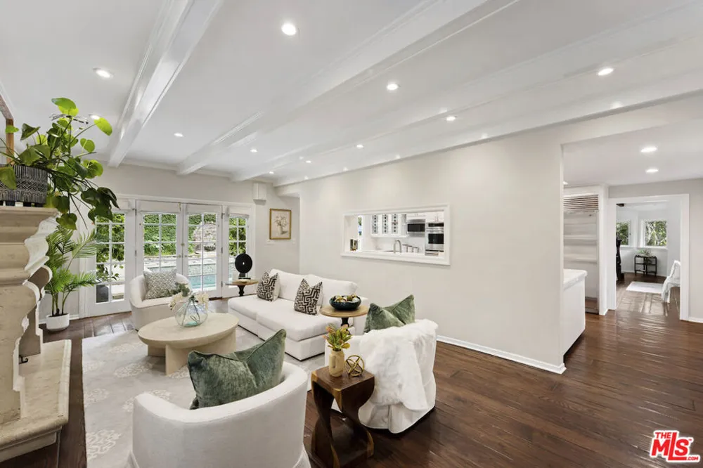 15938 Valley Vista Boulevard Los Angeles, CA 91436