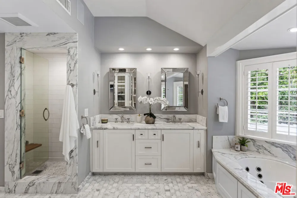 15938 Valley Vista Boulevard Los Angeles, CA 91436