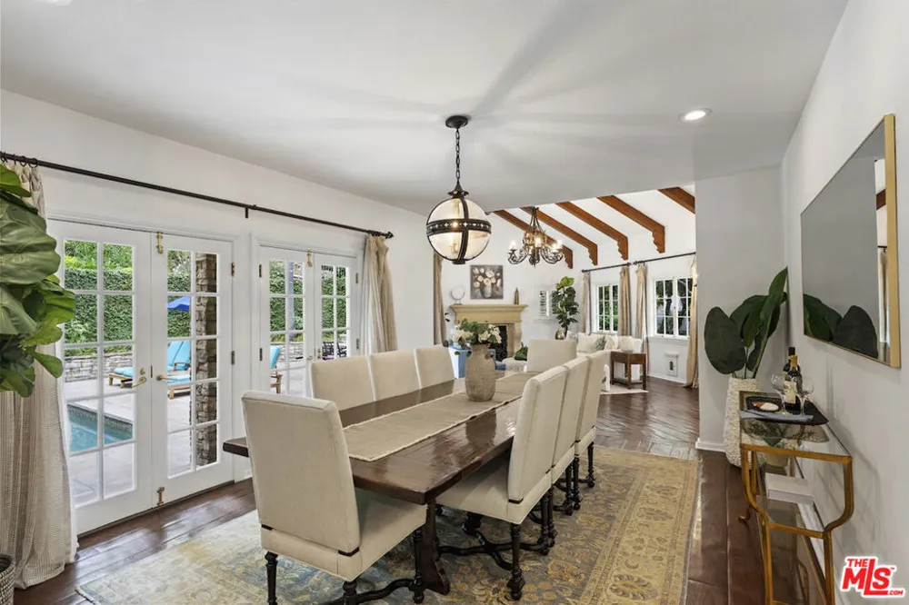 15938 Valley Vista Boulevard Los Angeles, CA 91436