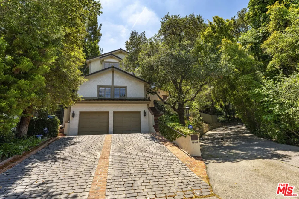 15938 Valley Vista Boulevard Los Angeles, CA 91436