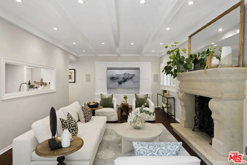15938 Valley Vista Boulevard Los Angeles, CA 91436