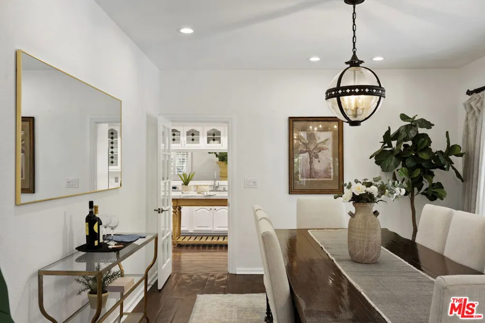 15938 Valley Vista Boulevard Los Angeles, CA 91436