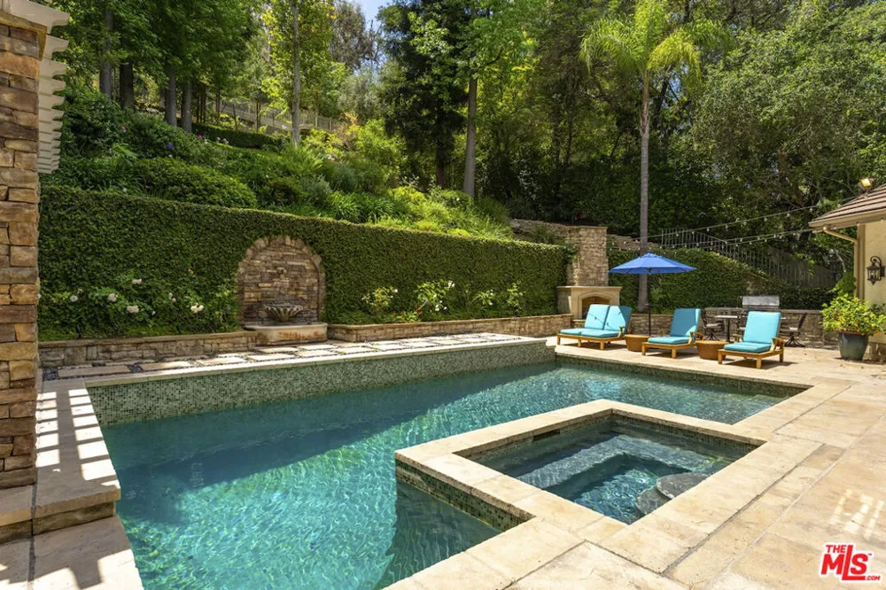 15938 Valley Vista Boulevard Los Angeles, CA 91436