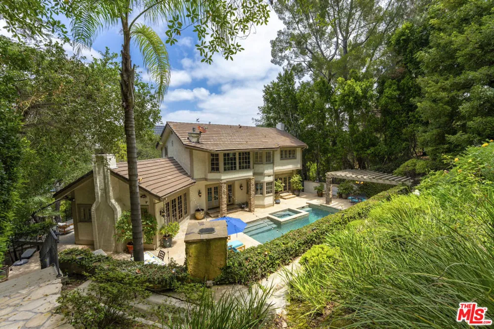 15938 Valley Vista Boulevard Los Angeles, CA 91436