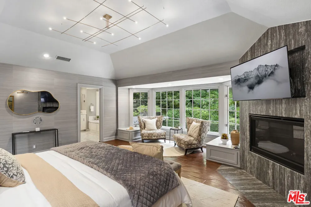 15938 Valley Vista Boulevard Los Angeles, CA 91436
