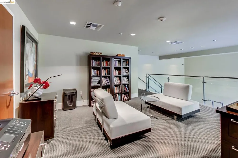 899 Clay St Oakland, CA 94607