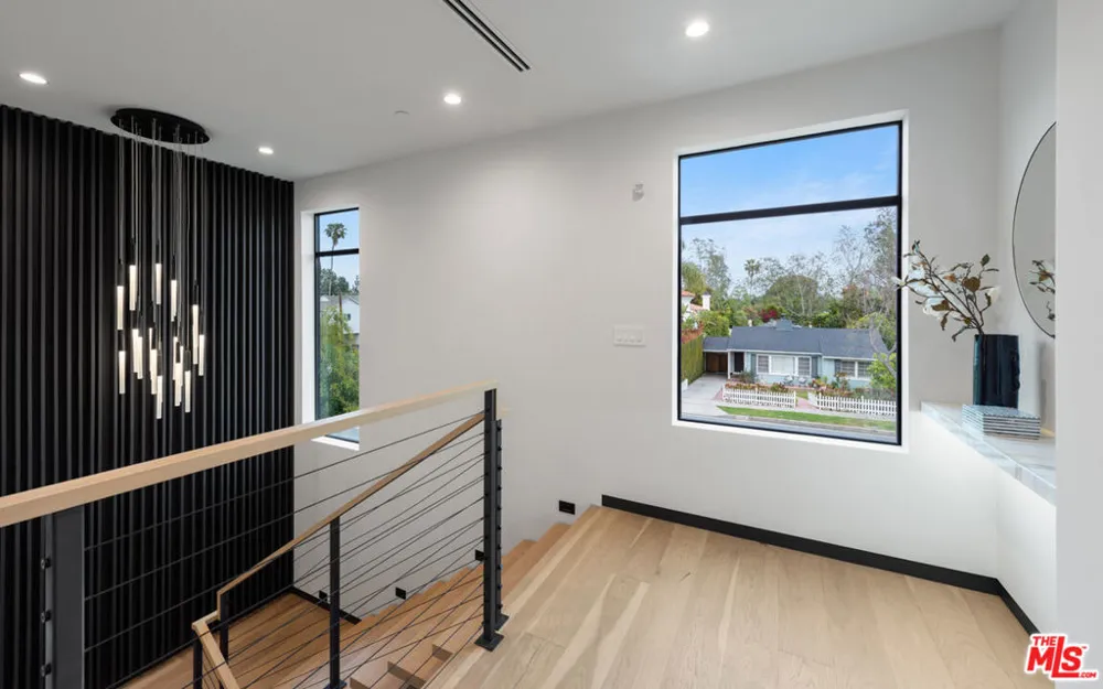 4329 Agnes Avenue Studio City, CA 91604