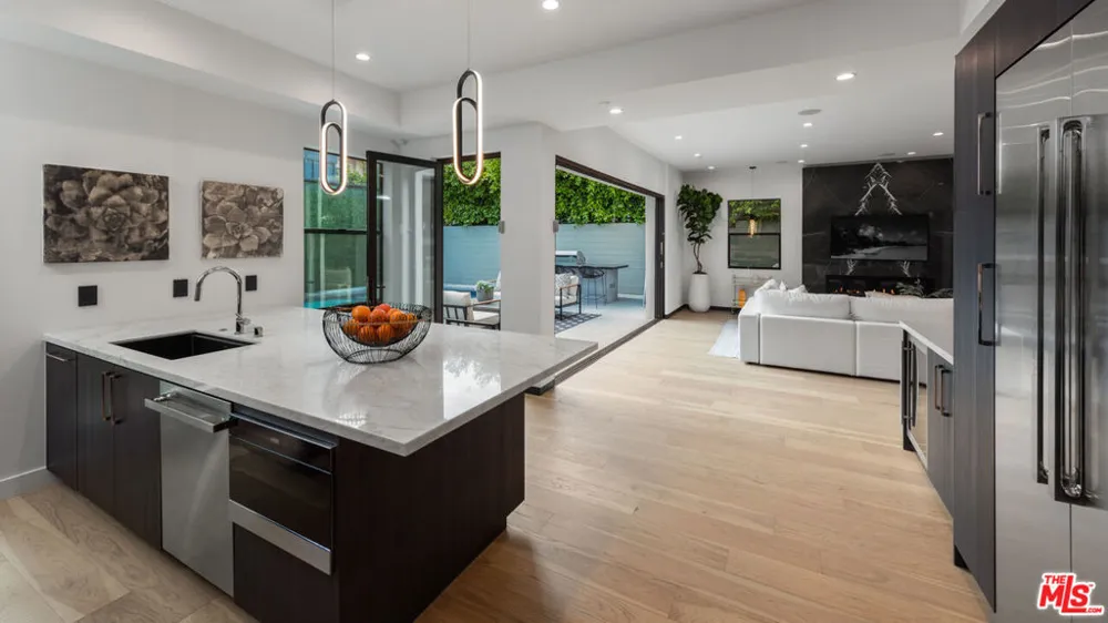4329 Agnes Avenue Studio City, CA 91604