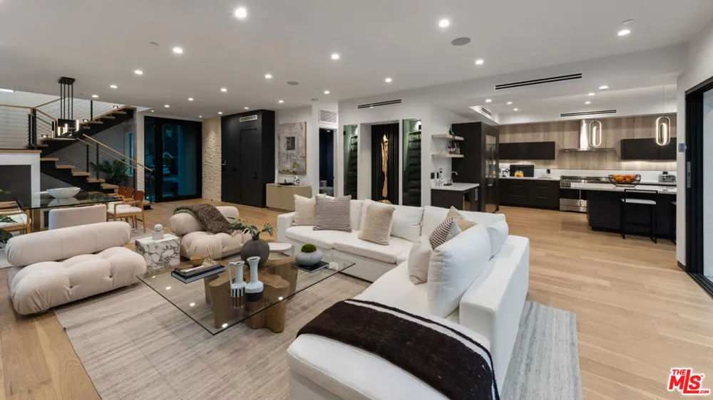 4329 Agnes Avenue Studio City, CA 91604