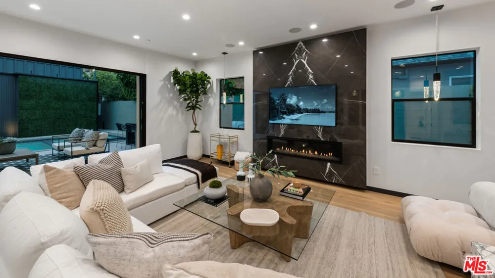 4329 Agnes Avenue Studio City, CA 91604