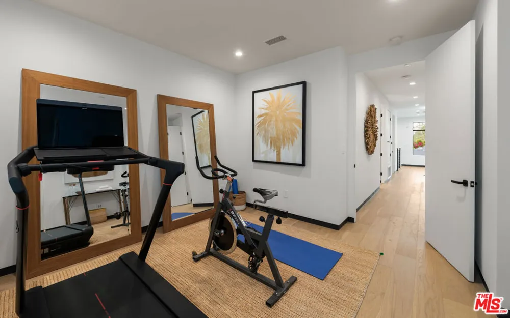 4329 Agnes Avenue Studio City, CA 91604