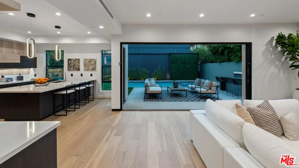 4329 Agnes Avenue Studio City, CA 91604