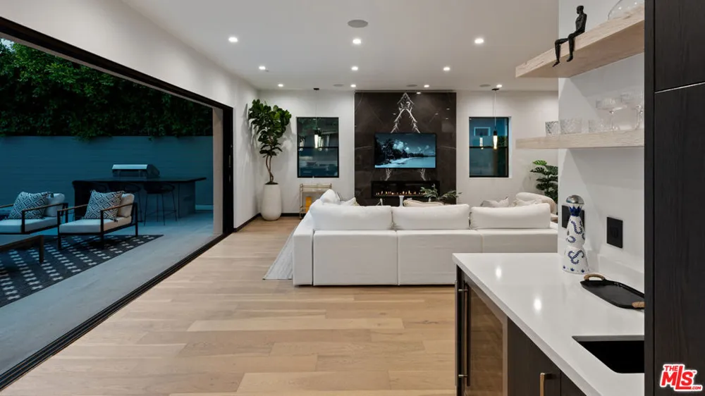 4329 Agnes Avenue Studio City, CA 91604