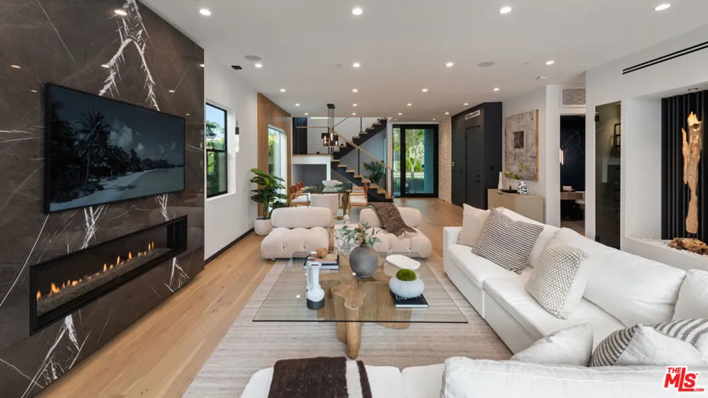 4329 Agnes Avenue Studio City, CA 91604