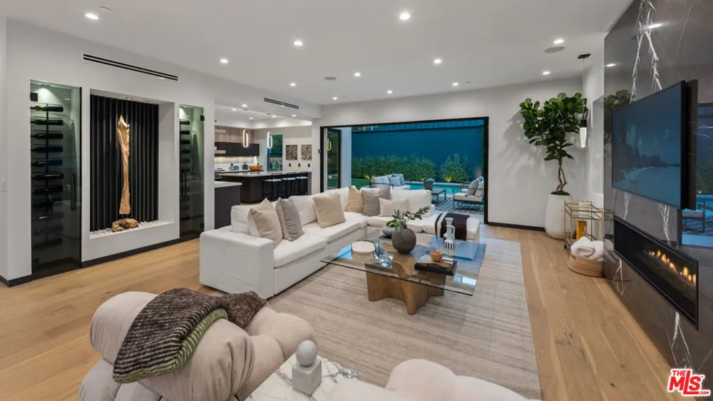 4329 Agnes Avenue Studio City, CA 91604