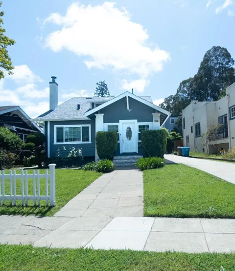 1435 Edgehill Drive