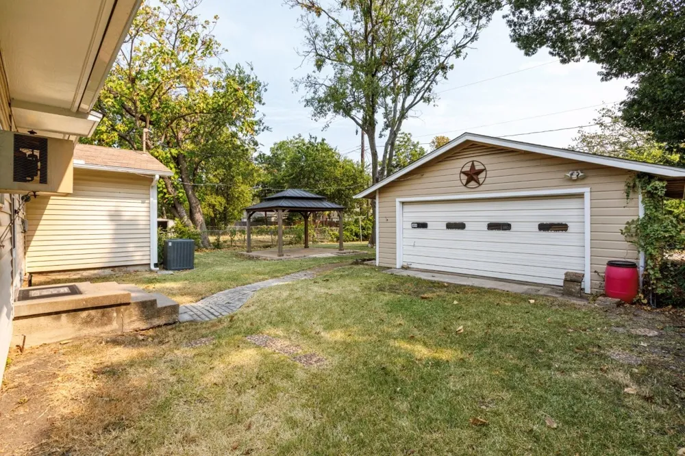 210 E Daugherty Drive Garland, TX 75041