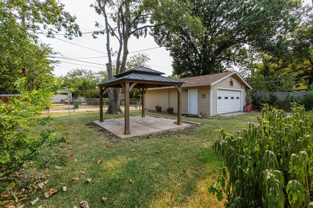 210 E Daugherty Drive Garland, TX 75041