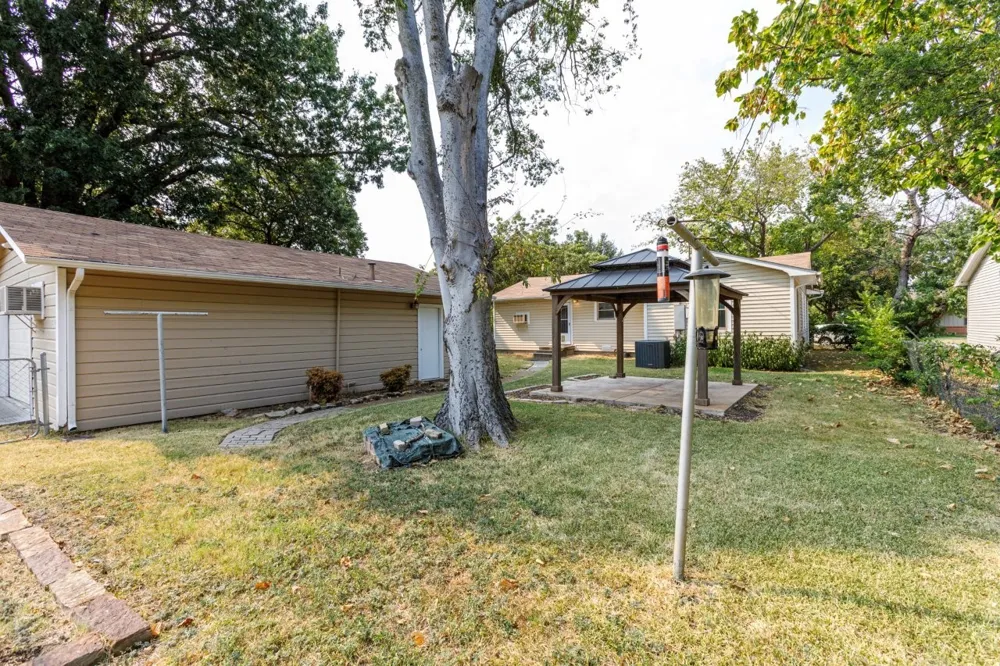 210 E Daugherty Drive Garland, TX 75041