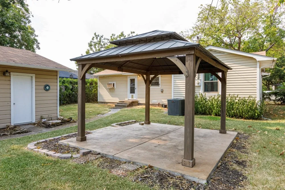 210 E Daugherty Drive Garland, TX 75041