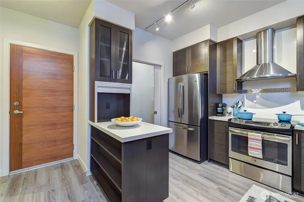 1760 NW 56th Street #208 Seattle, WA 98107