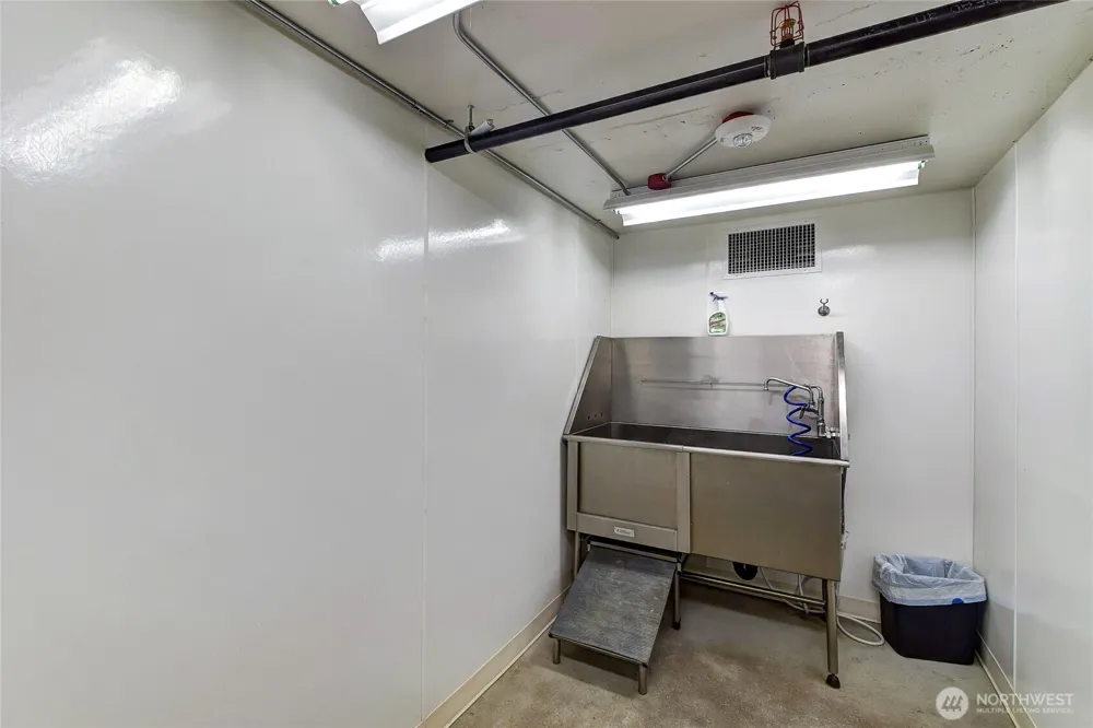 1760 NW 56th Street #208 Seattle, WA 98107