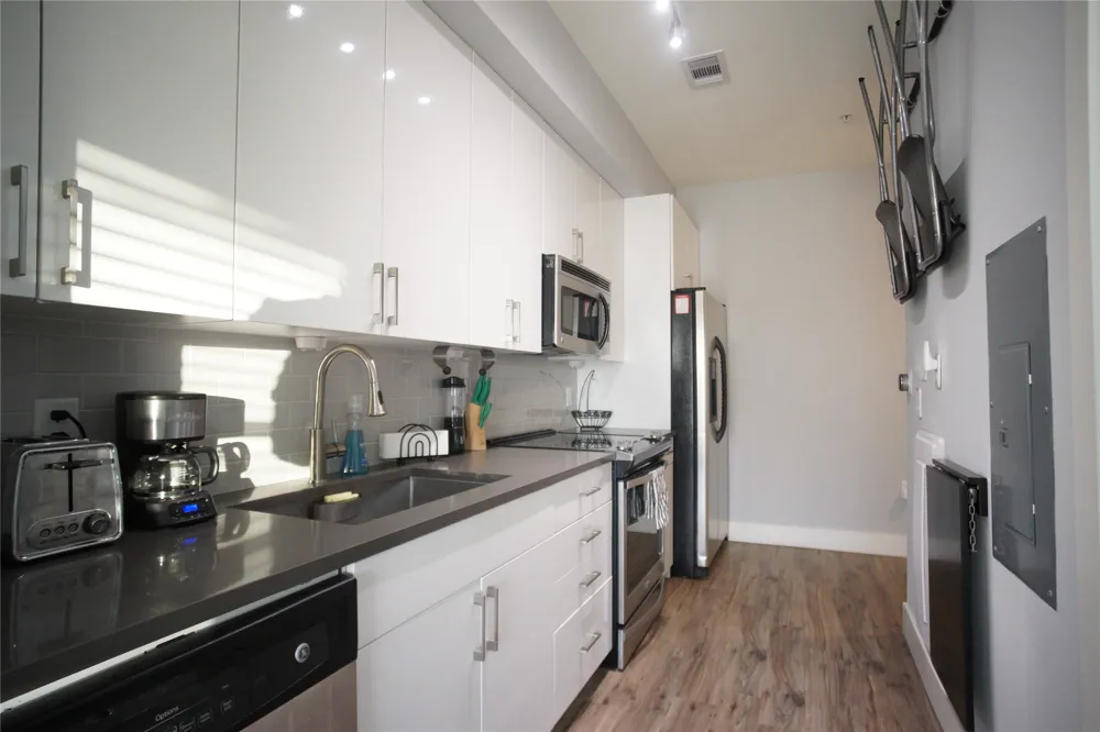 6444 Burnet Road #305 Austin, TX 78757