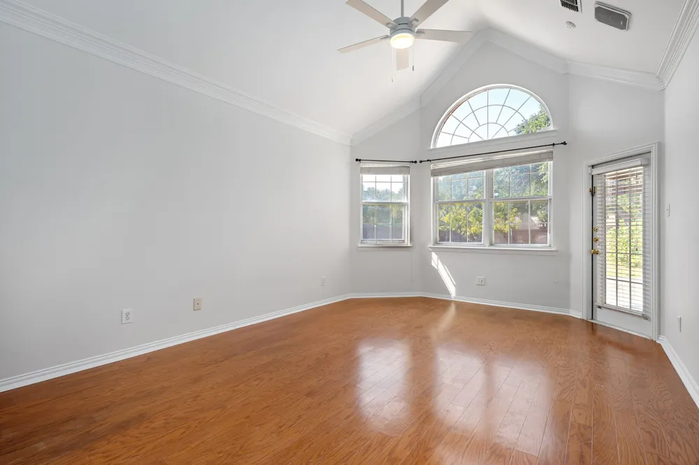 321 Andre Drive Irving, TX 75063