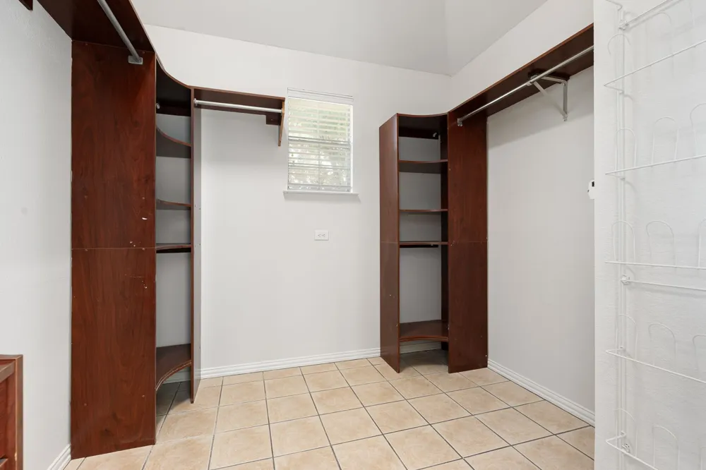 321 Andre Drive Irving, TX 75063