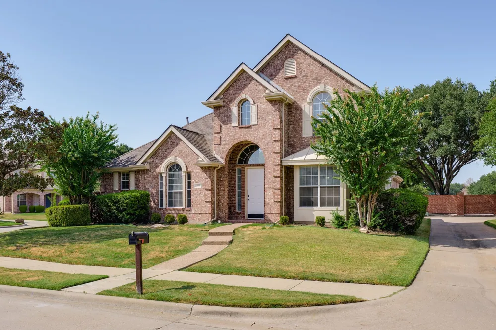 321 Andre Drive Irving, TX 75063