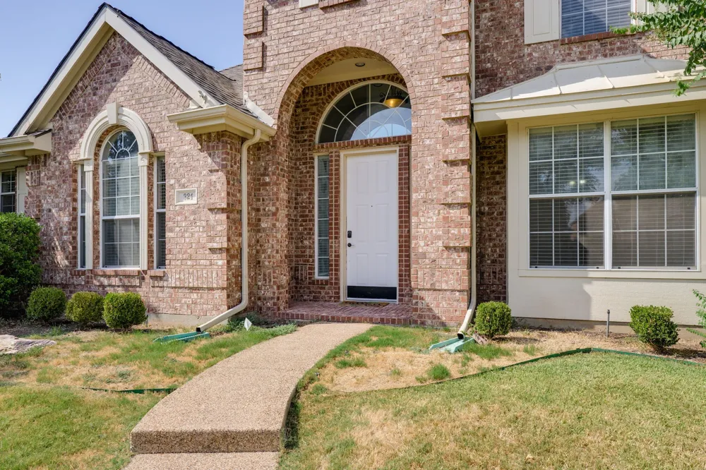 321 Andre Drive Irving, TX 75063