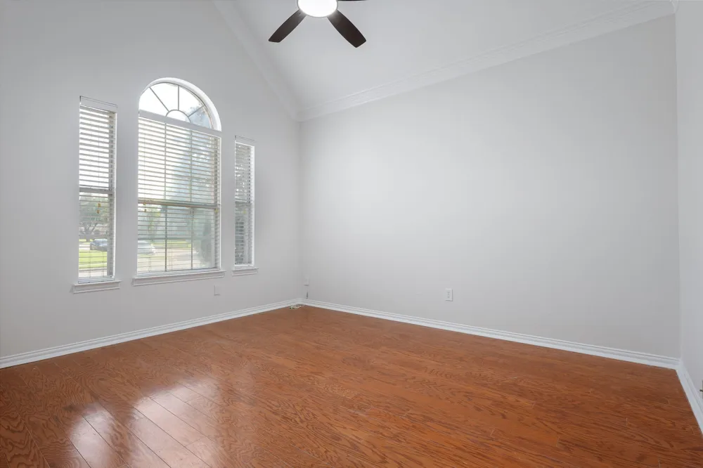 321 Andre Drive Irving, TX 75063
