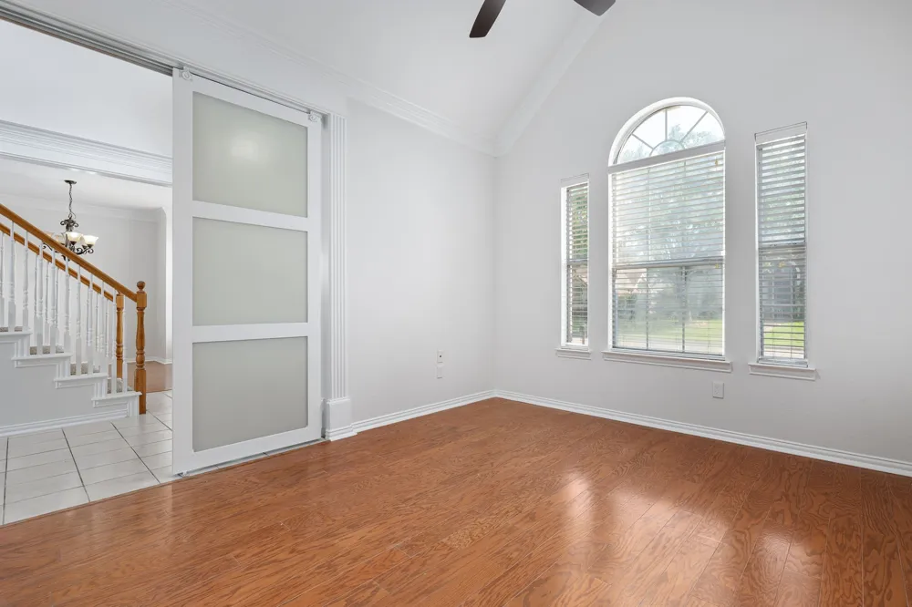 321 Andre Drive Irving, TX 75063