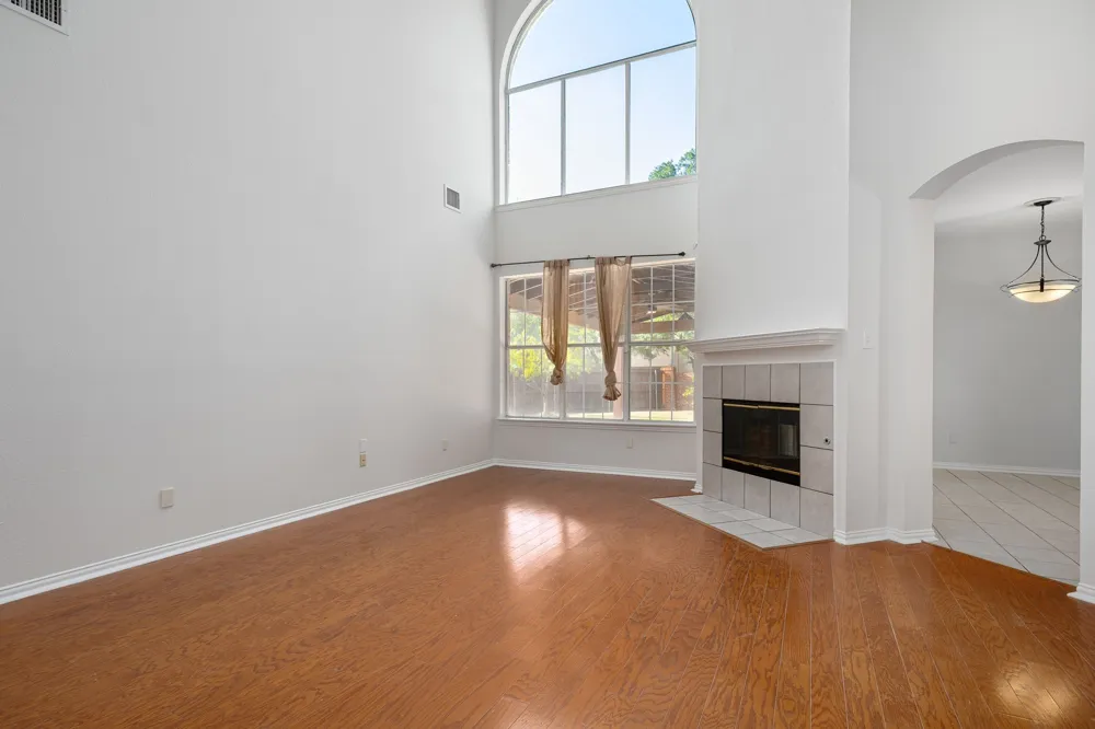 321 Andre Drive Irving, TX 75063