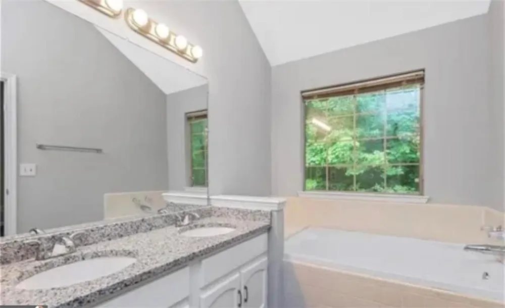 956 Forest Path Stone Mountain, GA 30088