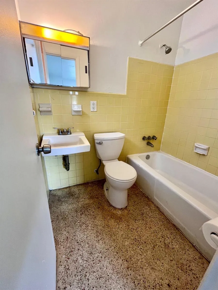 598 Douglas Road #1 Opa-Locka, FL 33054