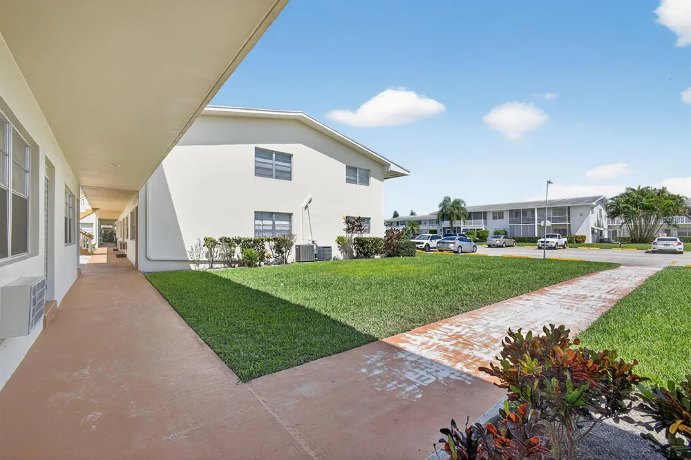 43 EASTHAMPTON B West Palm Beach, FL 33417