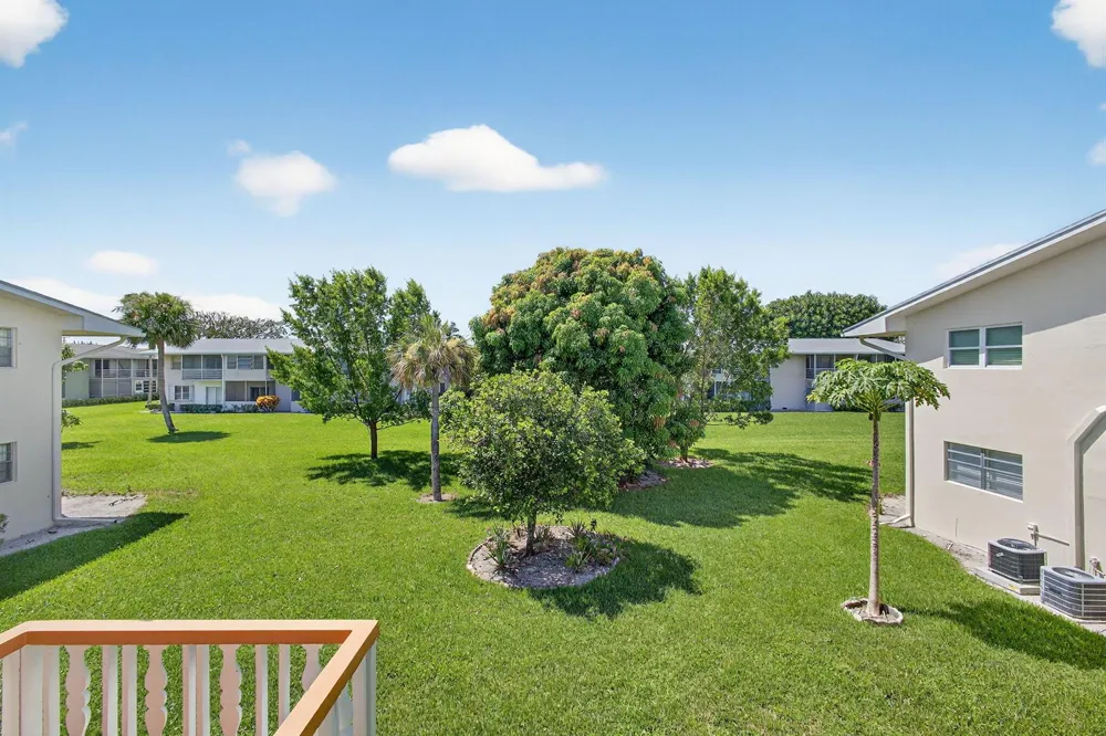 43 EASTHAMPTON B West Palm Beach, FL 33417