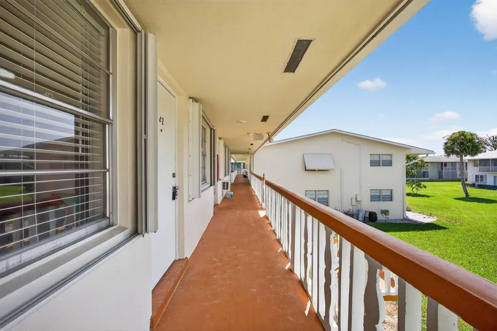 43 EASTHAMPTON B West Palm Beach, FL 33417